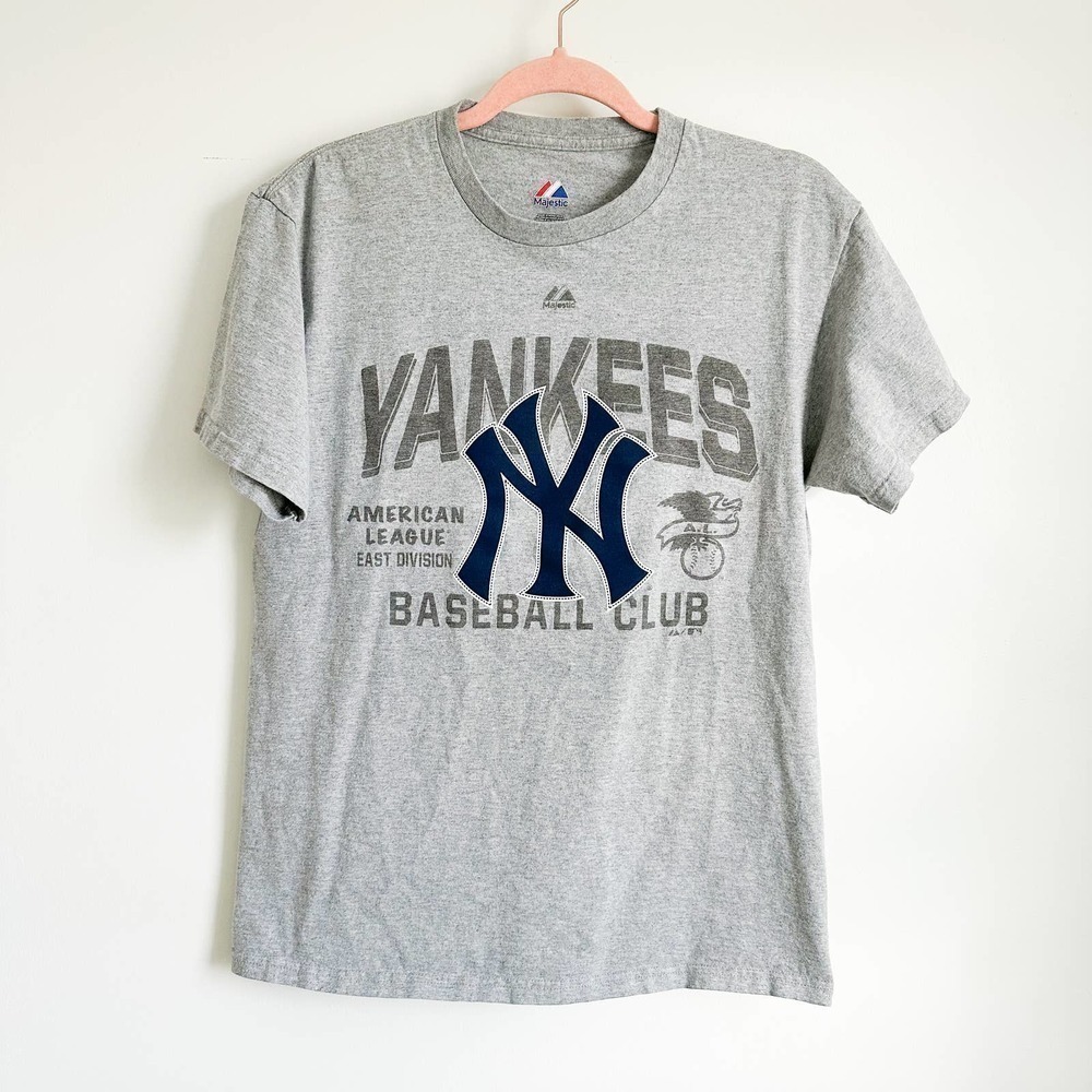Majestic Gray NNew York Yankees Baseball Club Tee Shirt sz Medium